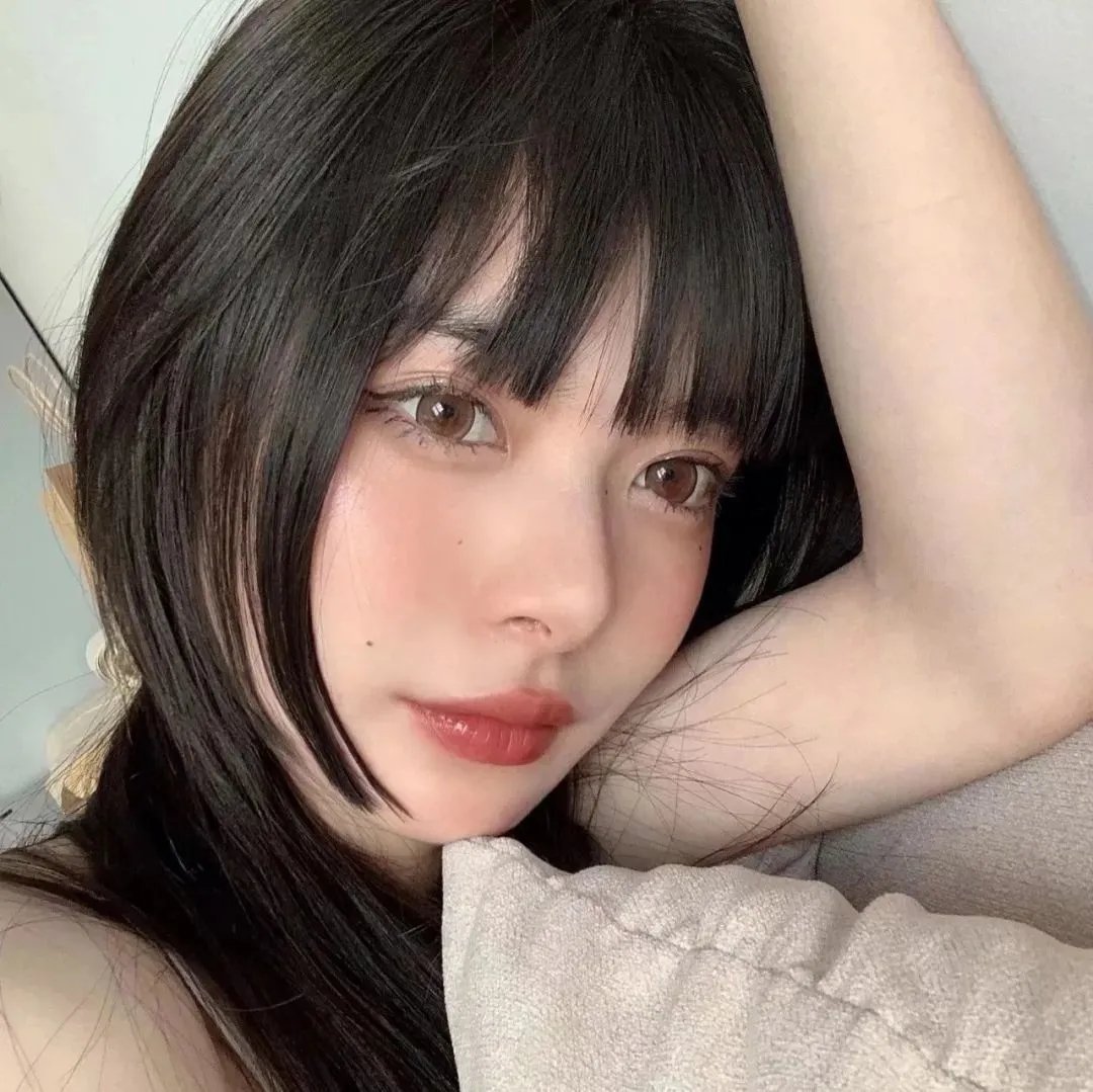 蓝眼睛波利