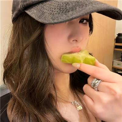 手比眼睛更粉